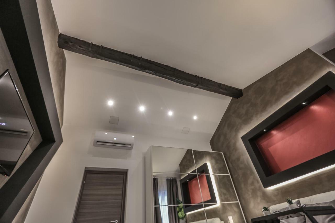Stylish Near Duomo Apartment Milan